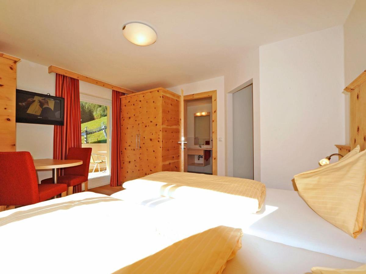 Pension Bergkristall Heiligenblut Room photo